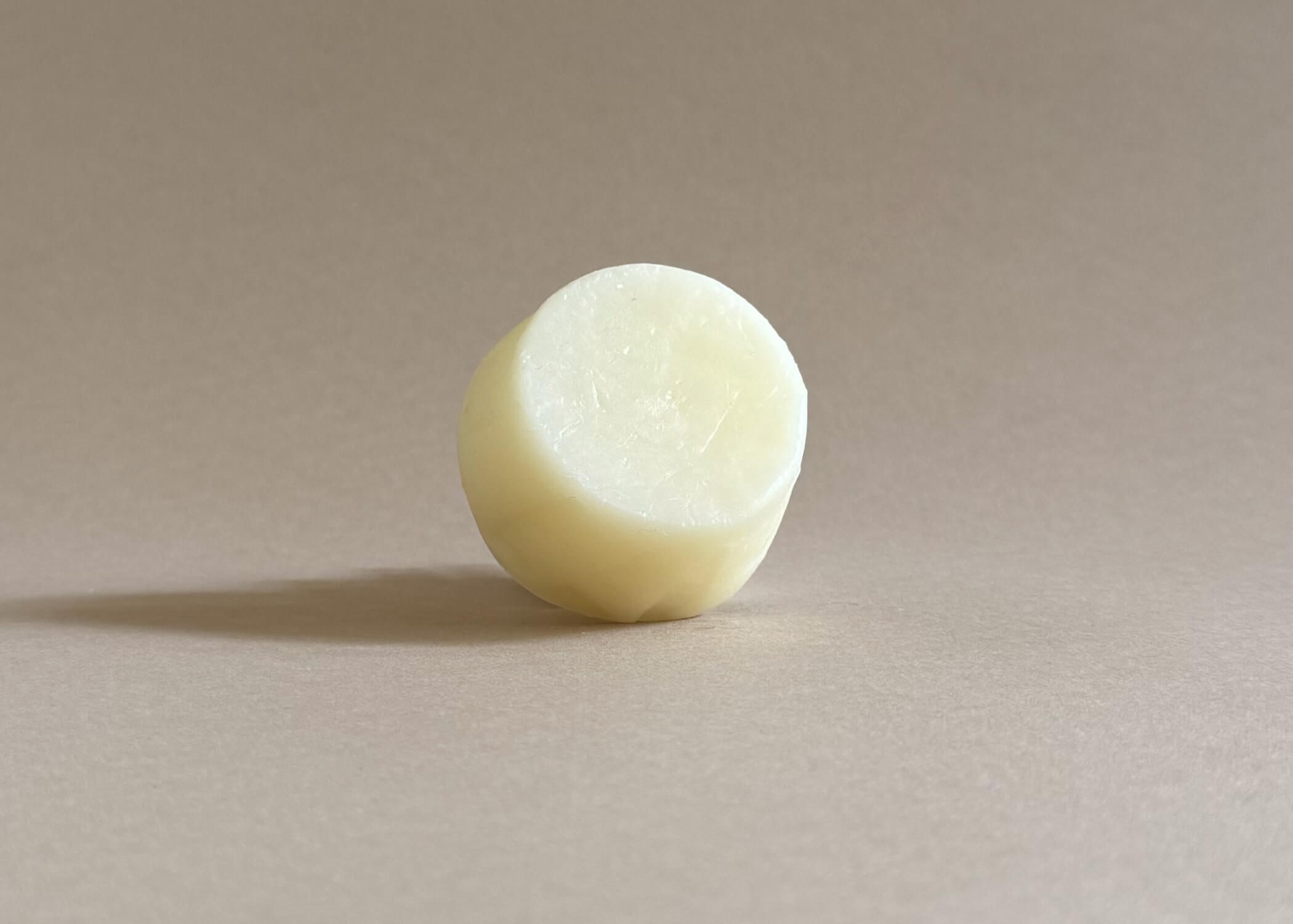 Organic solid conditioner bar with lemongrass, lavender, thyme, and petitgrain, eco-friendly and travel-ready hair care