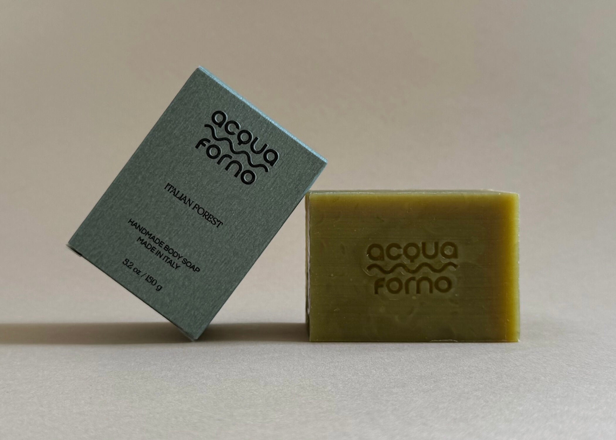 Green organic soap bar handcrafted in Italy with olive oil and aloe vera, 150g moisturizing skincare product